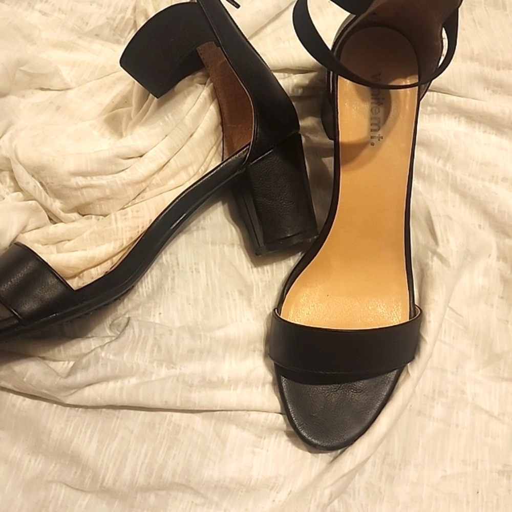 White mountain black sandals